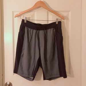 DARK BLUE LULULEMON JOGGING SHORTS SIZE M